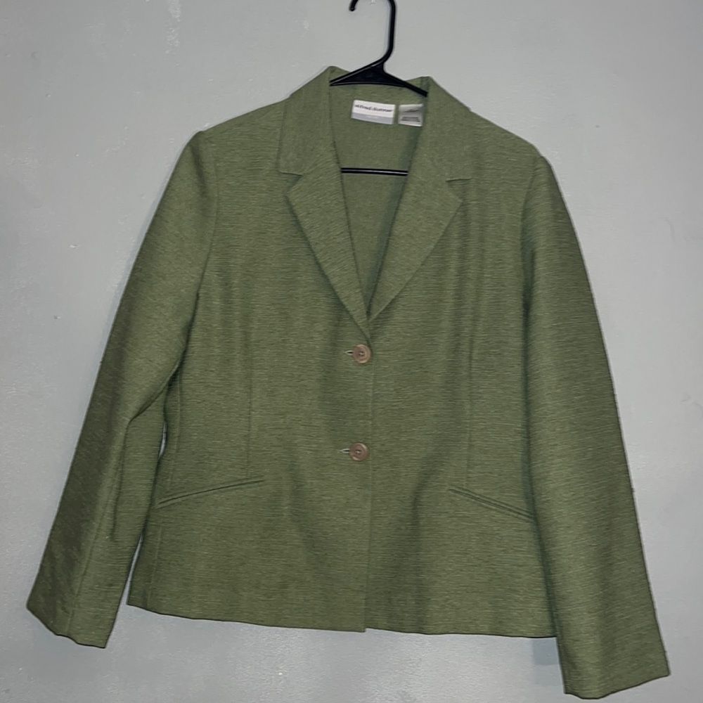 Cute green blazer with shoulder pads nwot